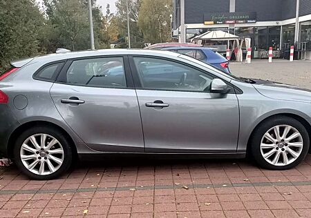 Volvo V40 D2