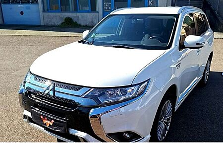 Mitsubishi Outlander 2.4 PHEV Basis 4WD Automatik