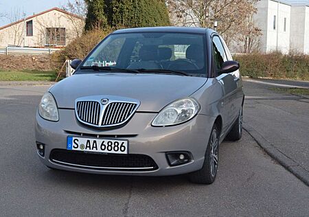 Lancia Ypsilon 1.4 16V Platino