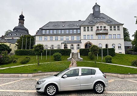 Opel Astra 1.6 Innovation 8-fach bereift ALU wenig KM