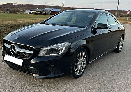 Mercedes-Benz CLA 220 d 7G-DCT Urban Panorama-Schiebedach