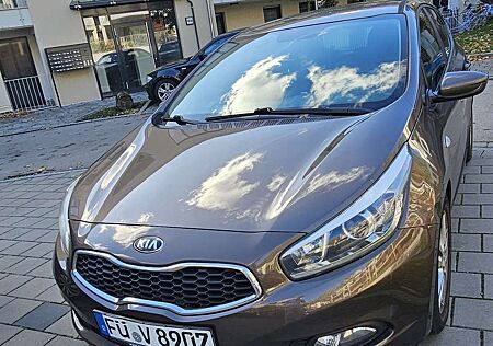 Kia Cee'd Ceed / 1.4 CVVT Vision