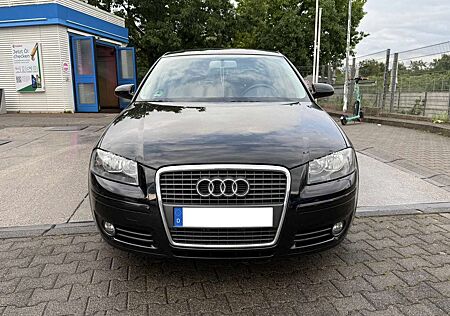 Audi A3 1.6 FSI SCHECKHEFT, SERVICE NEU, BREMSEN, TÜV