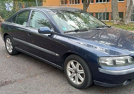 Volvo S60 2.4 Comfort Klima / PDC /TÜV 2027