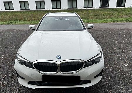 BMW 320 e Advantage