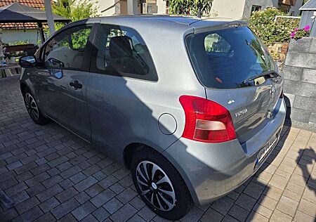 Toyota Yaris 1.0 VVT-i Team