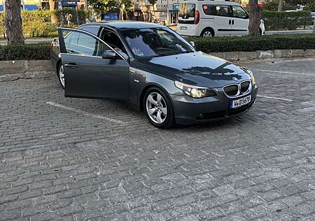 BMW 523i 523