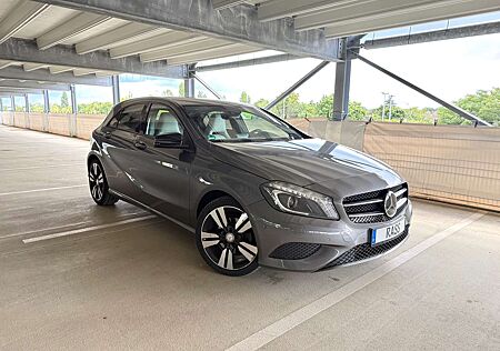 Mercedes-Benz A 200 A200 Urban Automatik GARANTIE*NAV*LEDER*LED*PDC*BT