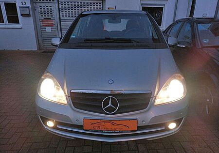 Mercedes-Benz A 150 *NAVI*8FACH*V+H PDC*CD*EFH*SHZ*2'HAND