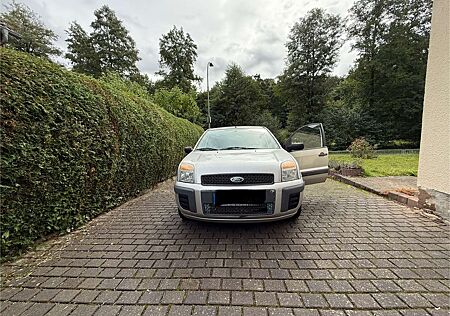 Ford Fusion 1.6 +