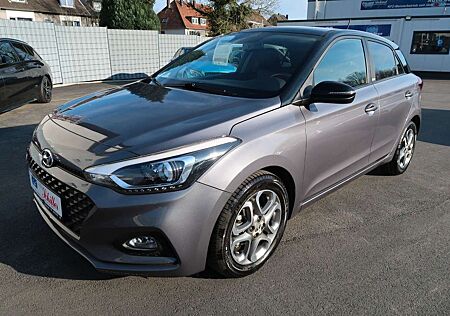 Hyundai i20 Advantage + erst 27.000 km # Navigation