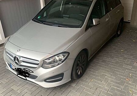 Mercedes-Benz B 180 d 7G-DCT SCORE!