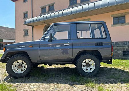 Toyota Land Cruiser J7