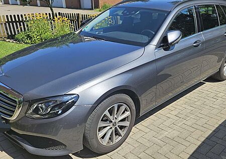 Mercedes-Benz E 220 d T 9G-TRONIC