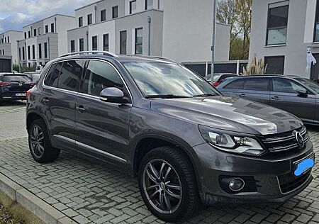 VW Tiguan Volkswagen Sport & Style 4Motion Pano, Alcantara, Navi, Alw.