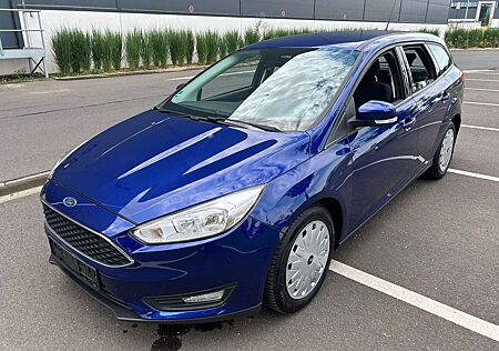 Ford Focus 1.5TDCI NAVI PDC SHZ Tempomat Scheckheft