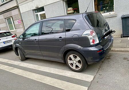 Toyota Corolla Verso 2.2 D-4D DPF Luna 7 Sitze
