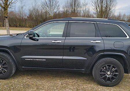 Jeep Grand Cherokee 3.0I Overland Pano,ACC,AHK,Scheckheft,BiXe