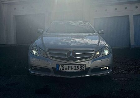 Mercedes-Benz E 220 E+220+CDI+DPF+Coupe+BlueEFFICIENCY+Elegance