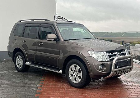 Mitsubishi Pajero 3.2 DI-D Instyle*7SITZER*PANO*AHK-3.5 To*