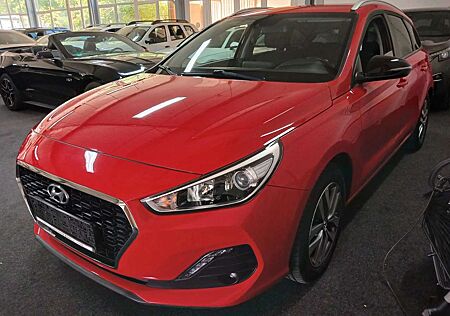 Hyundai i30 cw YES! AUTOM SPURH NAVI GARAN AHK