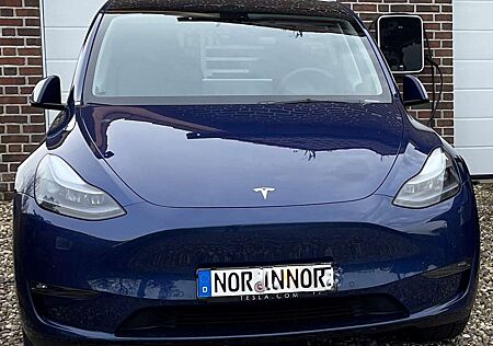 Tesla Model Y Long Range Blau AWD 20" Felgen