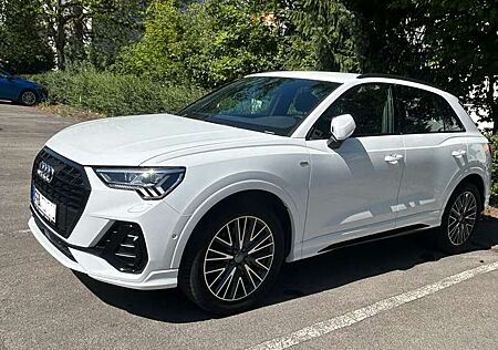 Audi Q3 40 TFSI quattro S tronic line Service neu