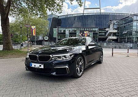 BMW M550 i xDrive, 360° Kamera, Schiebedach