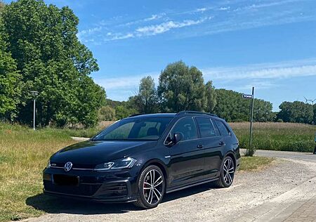 VW Golf GTE Volkswagen Golf GTD VII 2.0 TDI DSG GTD StHz LED AHK Kamera ACC