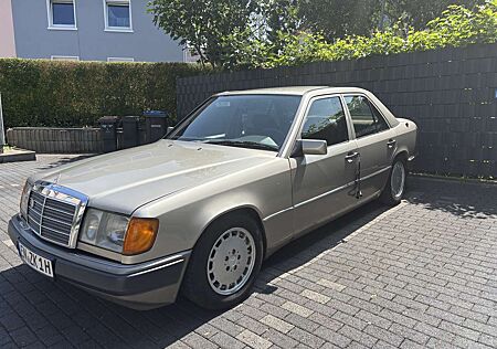 Mercedes-Benz E 200 oldtimer H-Kennzeichen