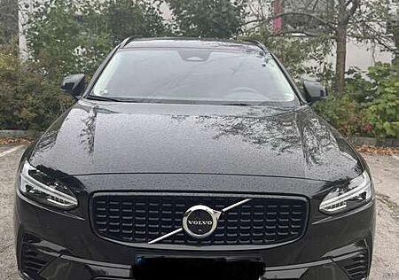 Volvo V90 Plus Dark Recharge Plug-In Hybrid AWD