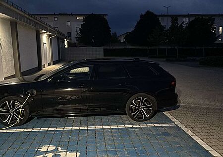 Volvo V90 Plus Dark Recharge Plug-In Hybrid AWD