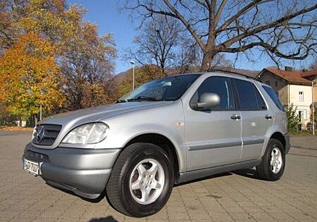 Mercedes-Benz ML 320 1.HAND+WENIG KM+AUTOMATIK+TÜV NEU