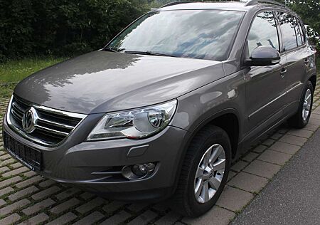 VW Tiguan Volkswagen 2.0 TDI DPF 4Motion+AHK 2,5T+PDC+ISO