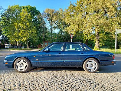 Jaguar X300 XJR