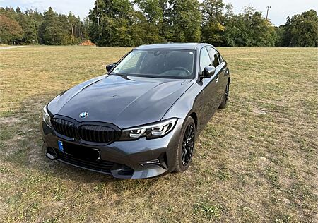 BMW 330e 330 Aut. Sport Line - Top Ausstattung - Gepflegt