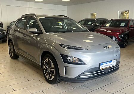 Hyundai Kona Select*2WD*ACC*CarPlay*Cam*WinterP.*SHZ*PDC