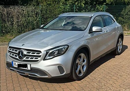 Mercedes-Benz GLA 180 GLA 7G-DCT UrbanStyle Edition