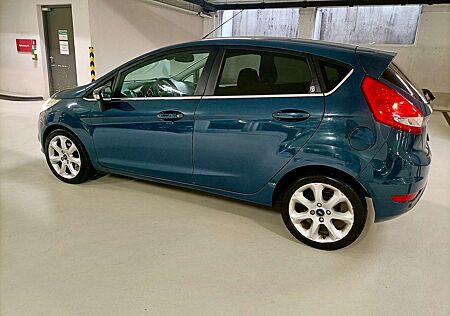 Ford Fiesta MK7*EURO5*TUV03/26*TOP*WINTERAUTO*SPARSAM*SHZ*GHIA