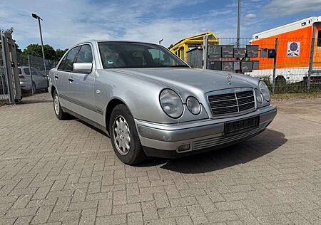 Mercedes-Benz E 240 Elegance Automatik