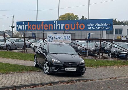 Ford Focus Lim. ST*LEDER*PDC*NAVI*KLIMA*SHZ !!