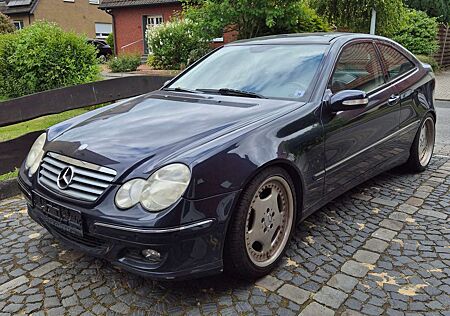 Mercedes-Benz CLC 220 CDI, Panomara-Dach, Sportfahrwerk, Klima