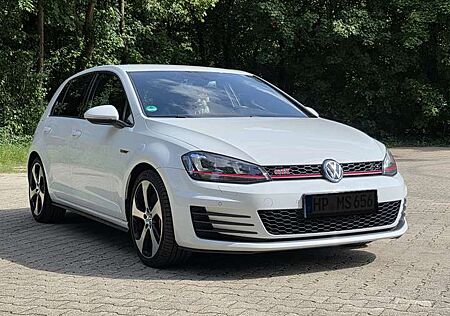 VW Golf GTI Volkswagen Performance BlueMotion Technology DSG