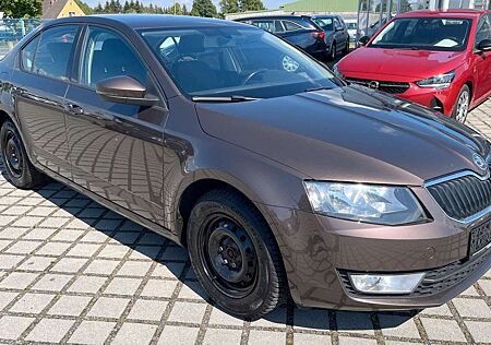 Skoda Octavia 1.6 TDI Lim. Ambition Temp.|PDC|