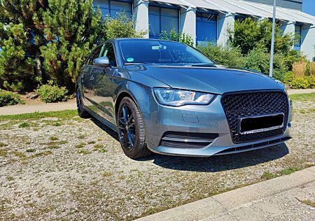 Audi A3 1.6 TDI Limousine (clean diesel) Attraction