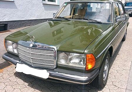 Mercedes-Benz 240 D