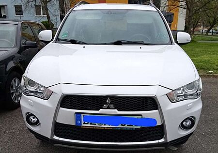 Mitsubishi Outlander 2.2 DI-D Sport Utility Vehicle 2 WD