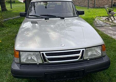 Saab 900 i 16