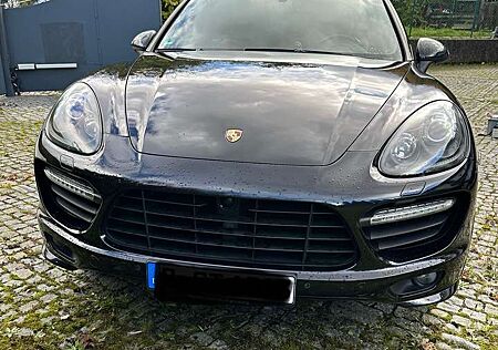 Porsche Cayenne GTS Tiptronic mit Approved und Standhe.