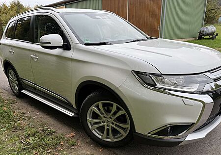 Mitsubishi Outlander gebraucht kaufen Mitsubishi Outlander 2.2 DI-D 4WD Aut. Top 7Sitzer Leder AHK